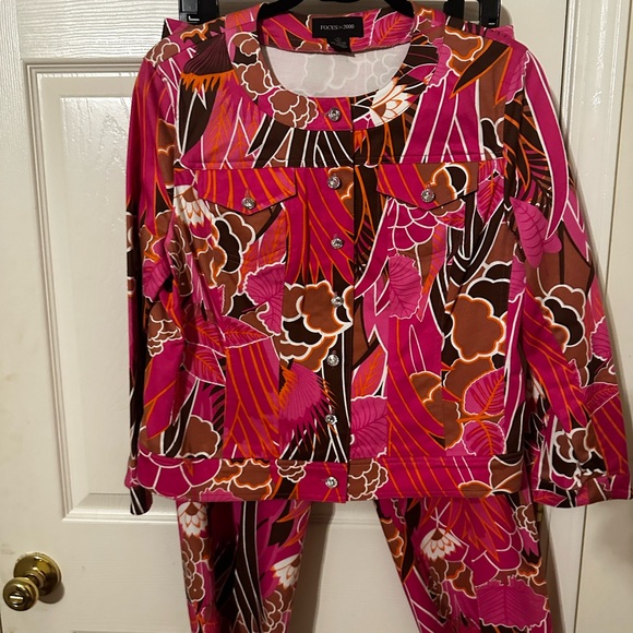 Multi color capri 2 piece - Picture 4 of 7